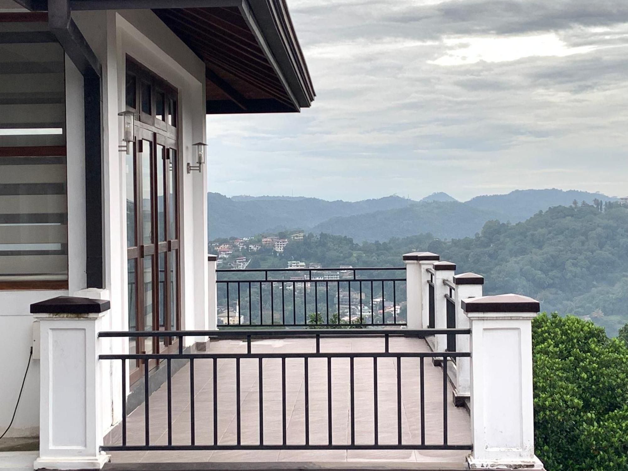 Golden King Residence - Free Pickup From Kandy Railway Station Exterior foto