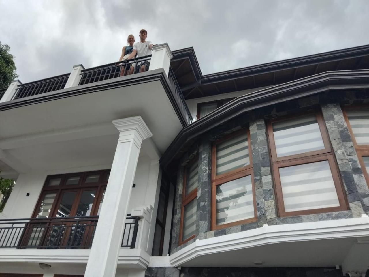 Golden King Residence - Free Pickup From Kandy Railway Station Exterior foto