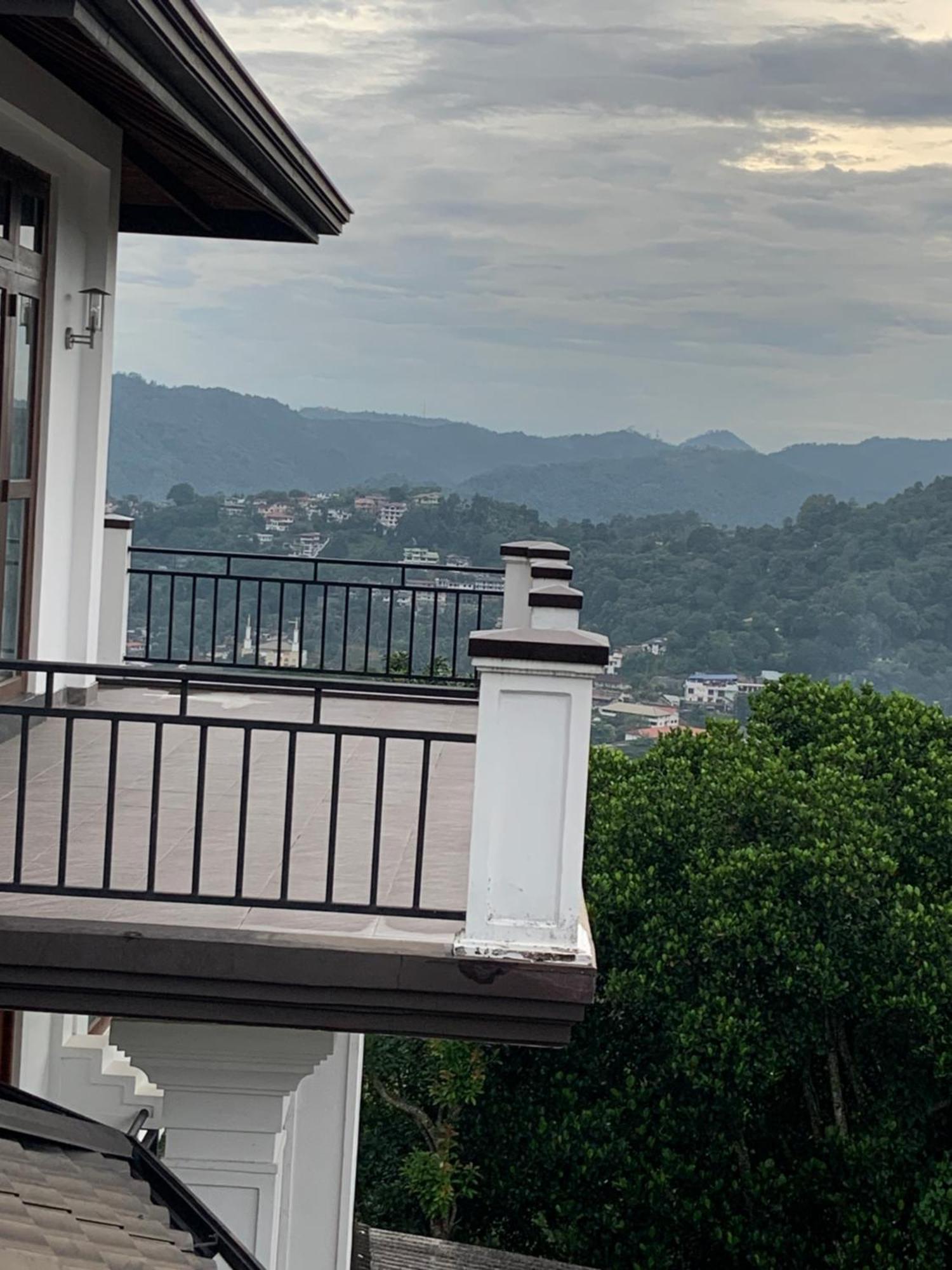 Golden King Residence - Free Pickup From Kandy Railway Station Exterior foto