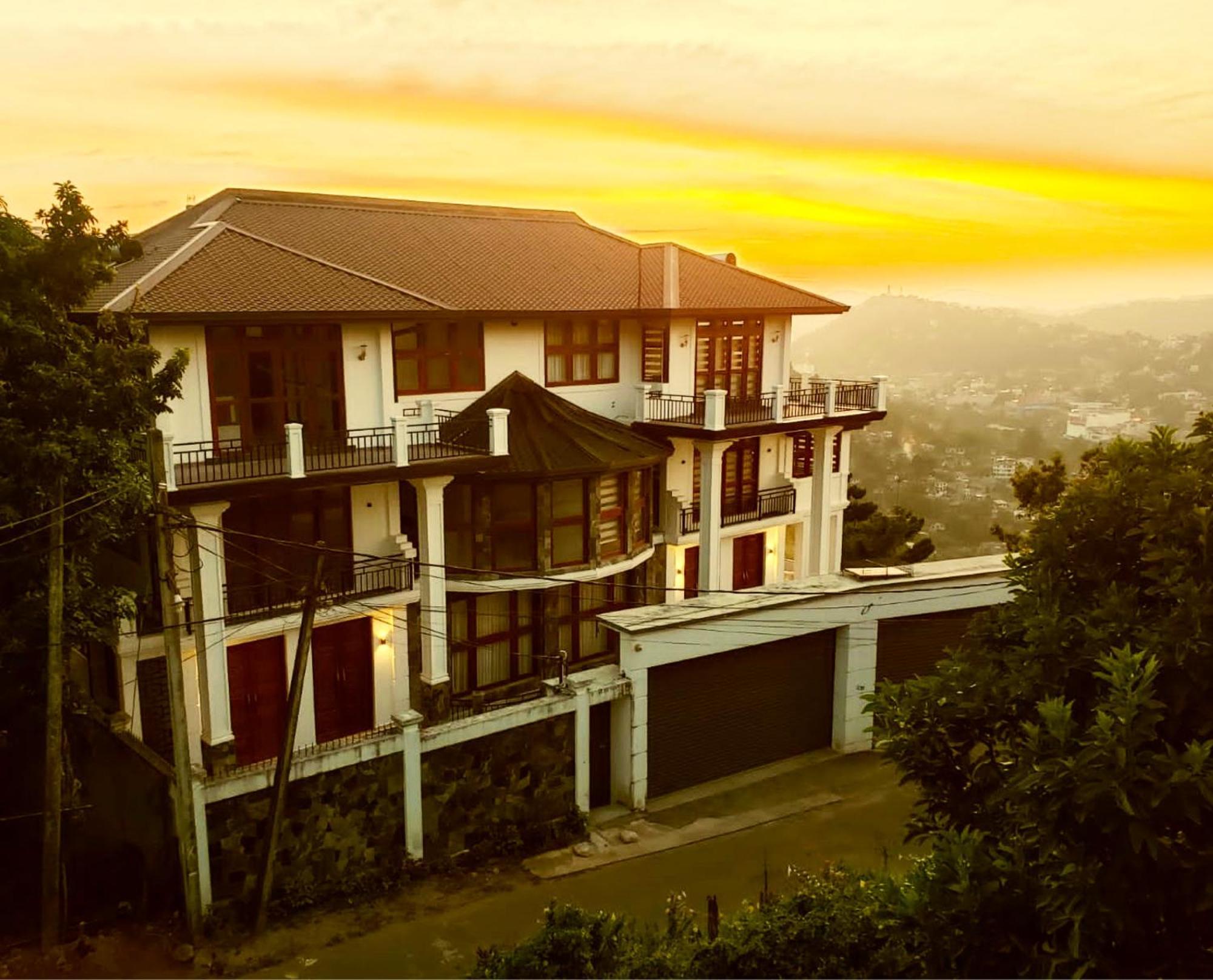 Golden King Residence - Free Pickup From Kandy Railway Station Exterior foto
