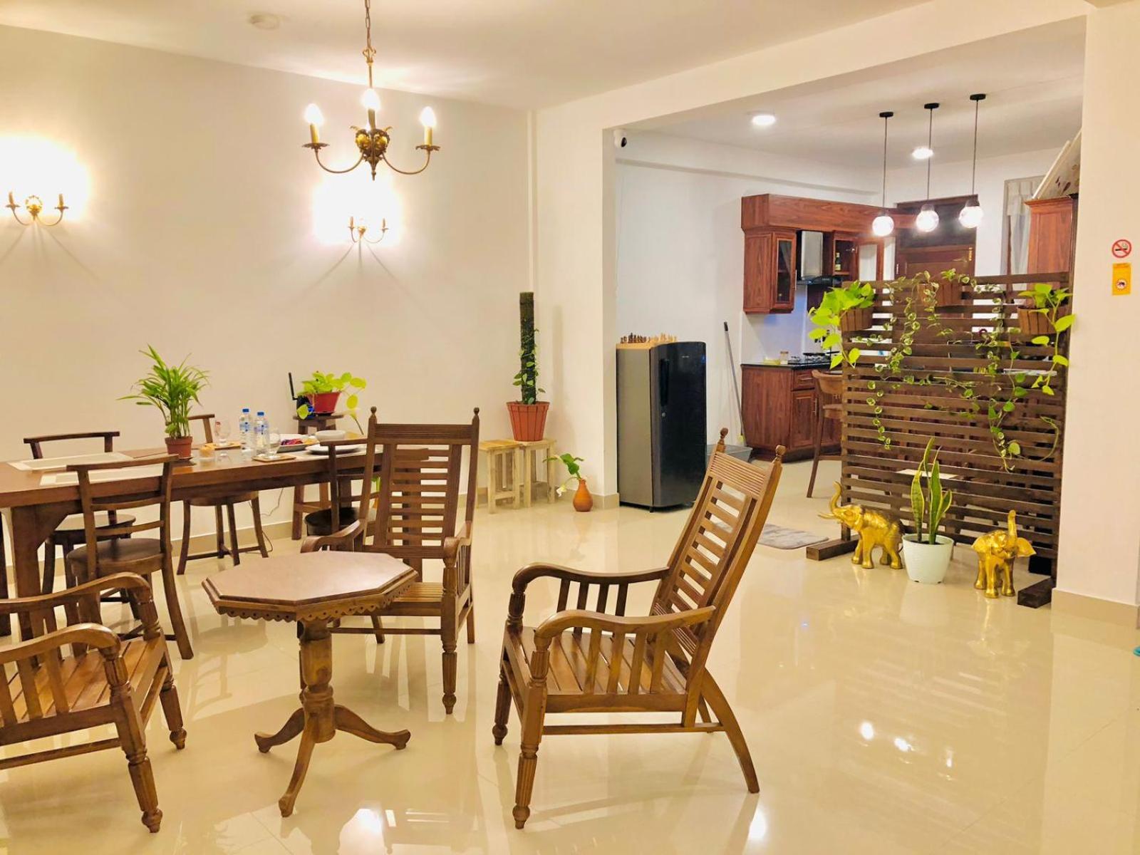 Golden King Residence - Free Pickup From Kandy Railway Station Exterior foto